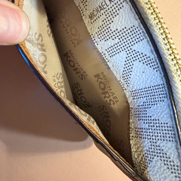 Michael Kors Logo Zip Card Holder Wallet - Picture 6 of 7